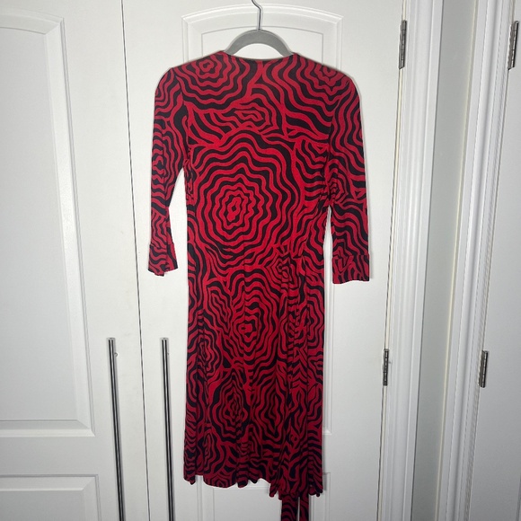 Diane von Furstenberg Vintage Julian Silk Wrap Dress -Dahlia Garden Red- Size 2 - Picture 5 of 5